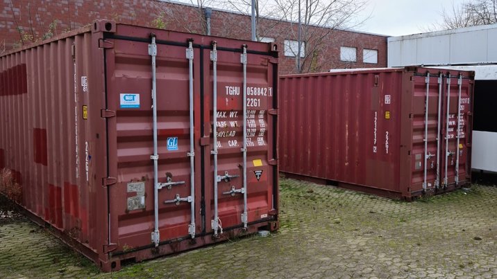 20-Fuß-Container stehen zur Vermietung bereit